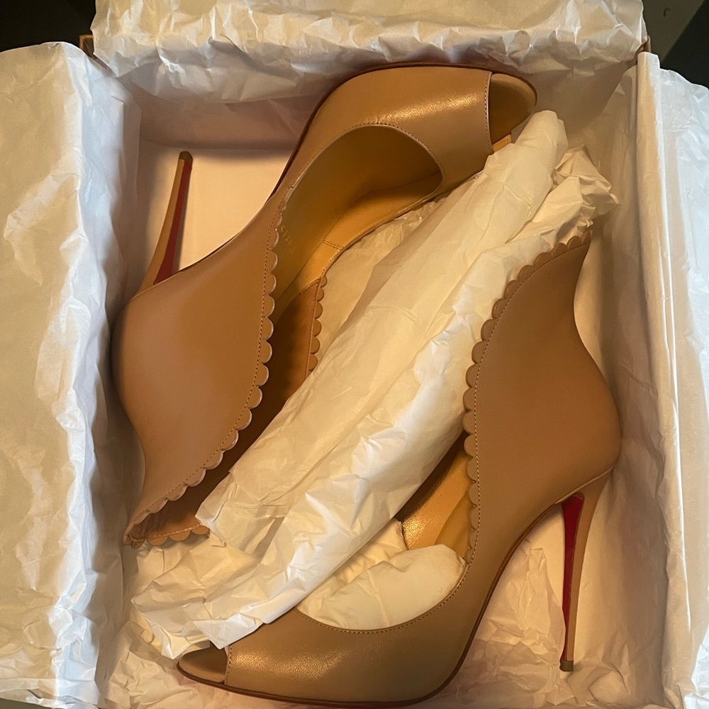 Christian Louboutin Kid Pijonina Scalloped Heels